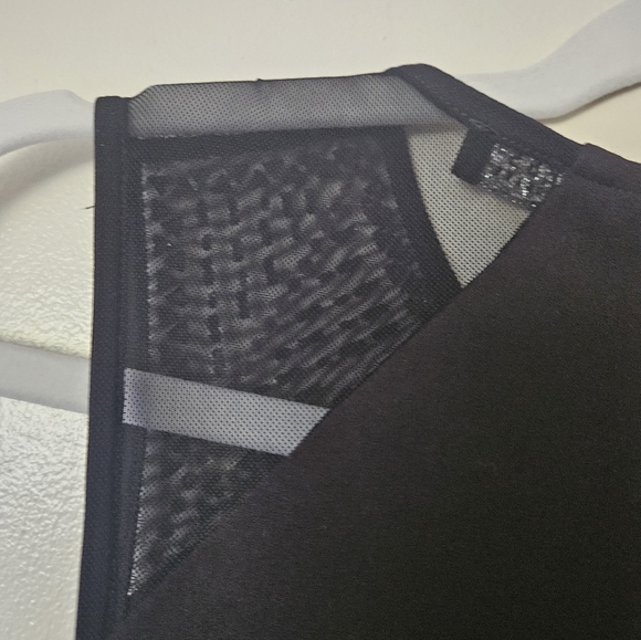 Guess crew neck beaded front sleeveless zippered dress, like new - Picture 6 of 10